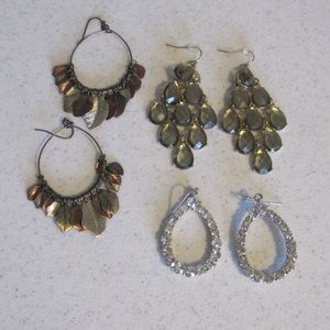 Set of pierced earrings